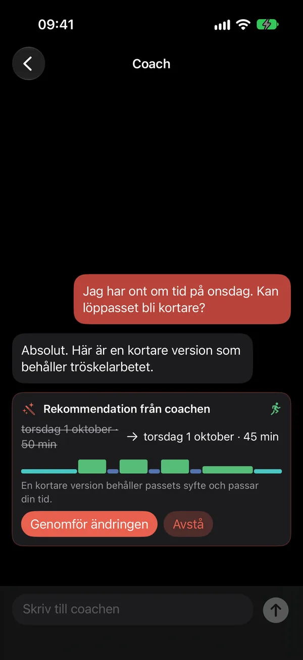 The Coach view in TriQuest on iPhone (in Swedish): a pending proposal from the coach to shorten a session from 50 to 45 minutes, with buttons to make the change or decline.