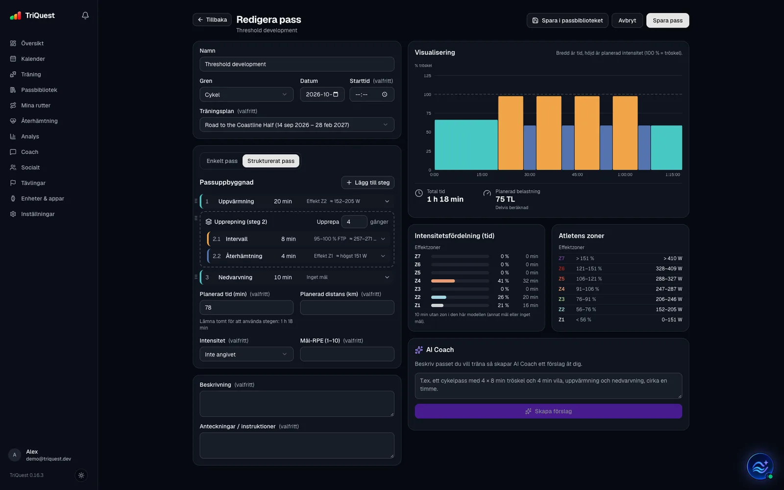 The workout builder in TriQuest on the web (in Swedish): a structured ride with a warm-up, 4 × 8 minute intervals at 95–100 % of FTP with 4 minutes of recovery and a cool-down, the session profile as bars, total time 1 h 18 min and planned load, intensity by zone, the athlete's power zones in watts and the AI Coach making suggestions.